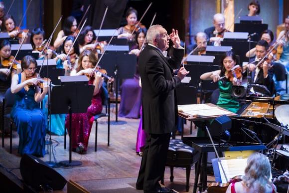 Los Angeles Philharmonic: Bramwell Tovey - Mozart Under The Stars at Hollywood Bowl